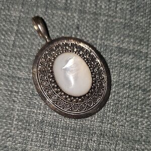 Elegant New Suarti Ba 925 Silver Mother Of Pearl/Opal Pendant